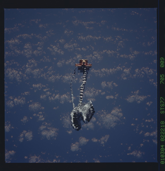 STS077-705-009.jpg