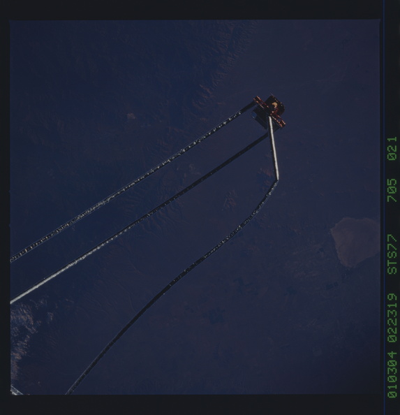 STS077-705-021.jpg