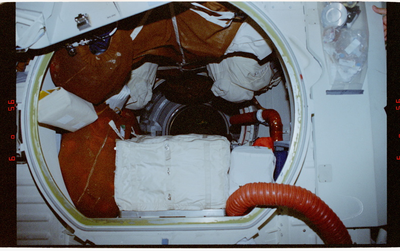 STS078-343-023.jpg