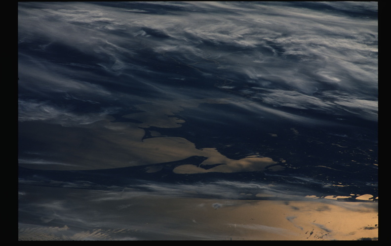STS078-420-016.jpg