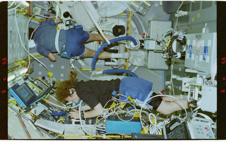 STS078-432-023.jpg