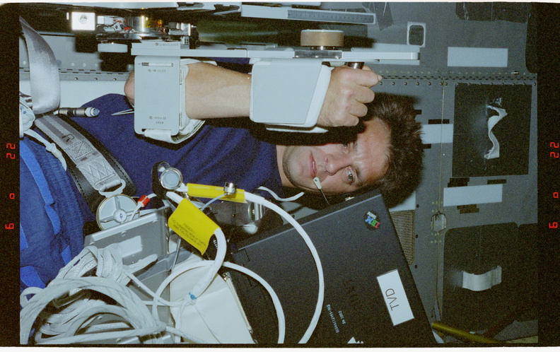 STS078-438-011.jpg