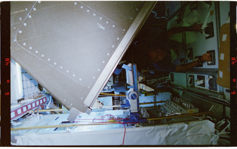 STS079-303-009.jpg