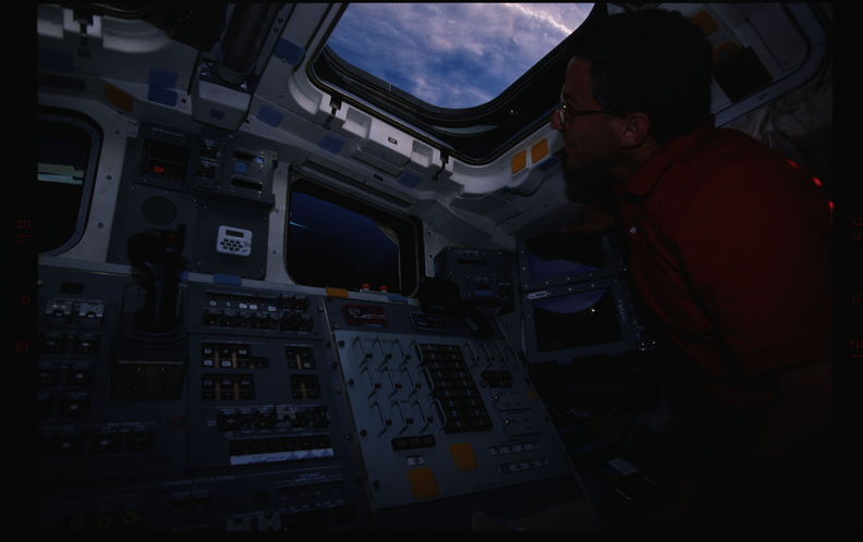 STS079-326-027.jpg