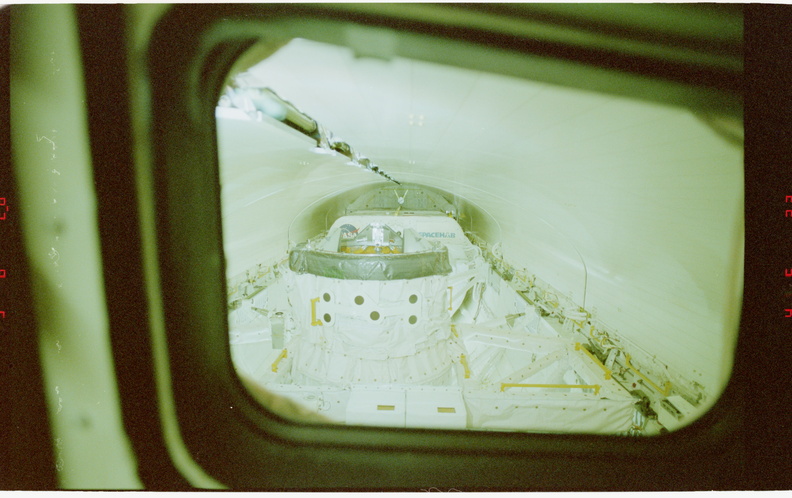 STS079-330-001.jpg