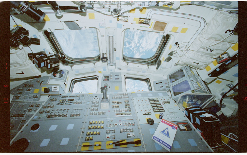 STS079-332-001.jpg