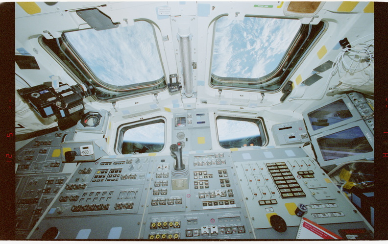 STS079-332-003.jpg