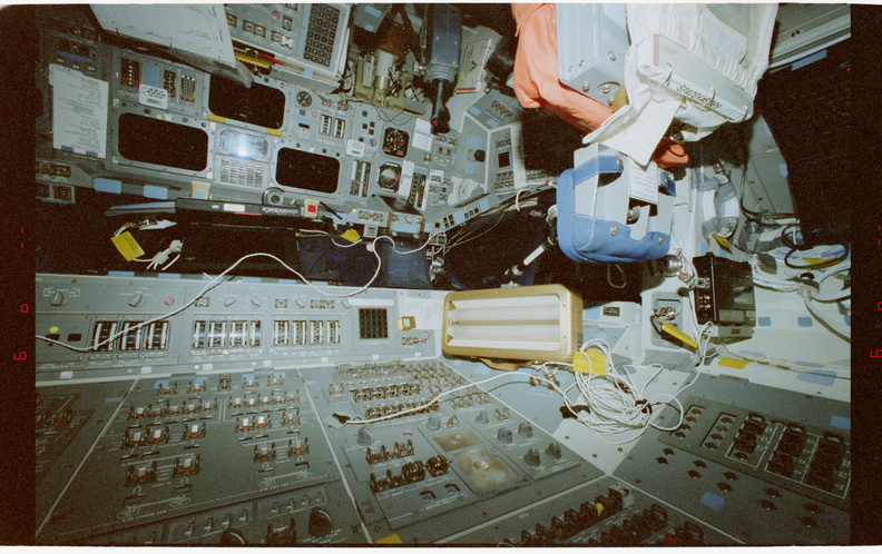 STS079-333-009.jpg