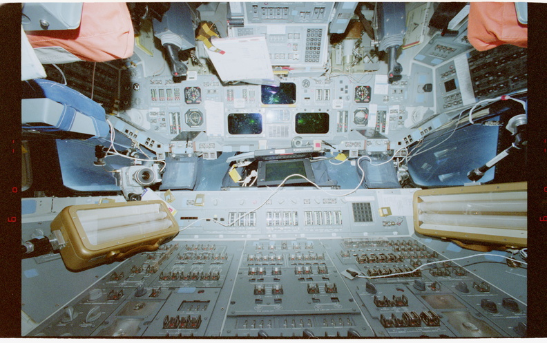 STS079-333-011.jpg