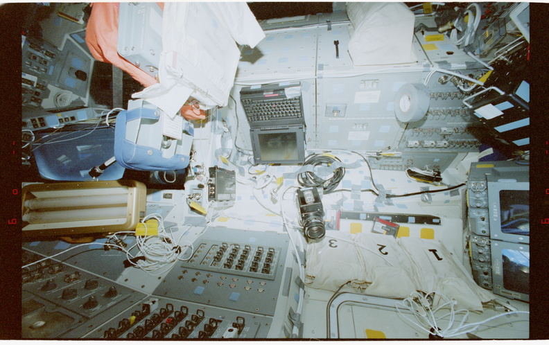 STS079-333-014.jpg
