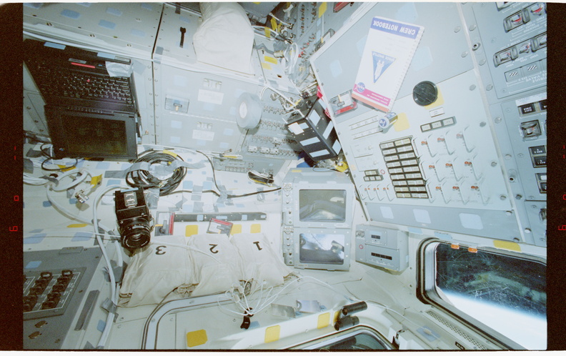 STS079-333-017.jpg