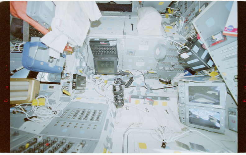 STS079-343-005.jpg