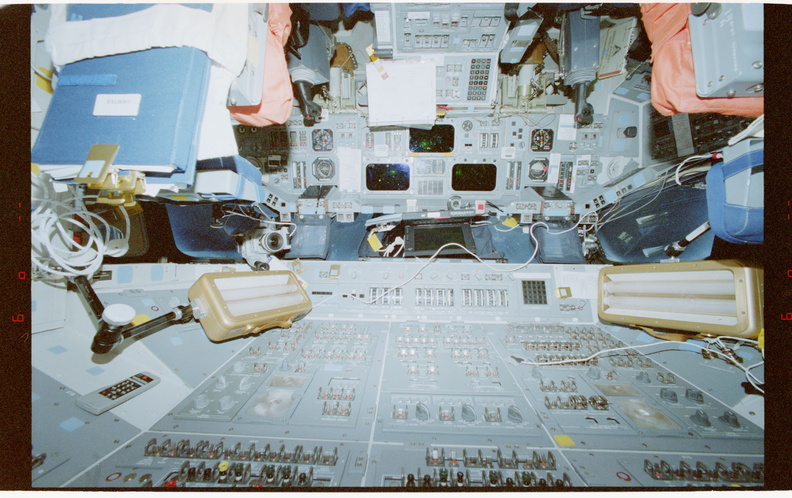 STS079-345-001.jpg