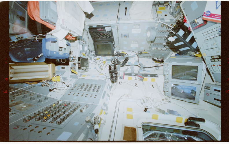 STS079-345-005.jpg