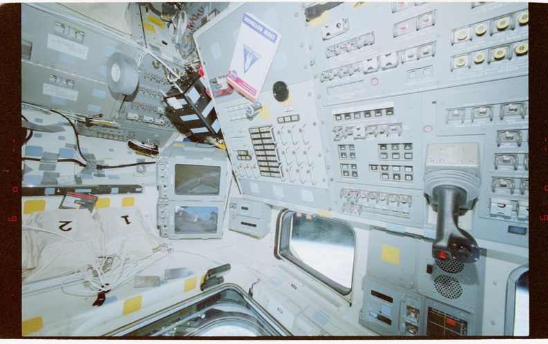 STS079-345-008.jpg