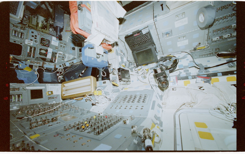 STS079-345-013.jpg