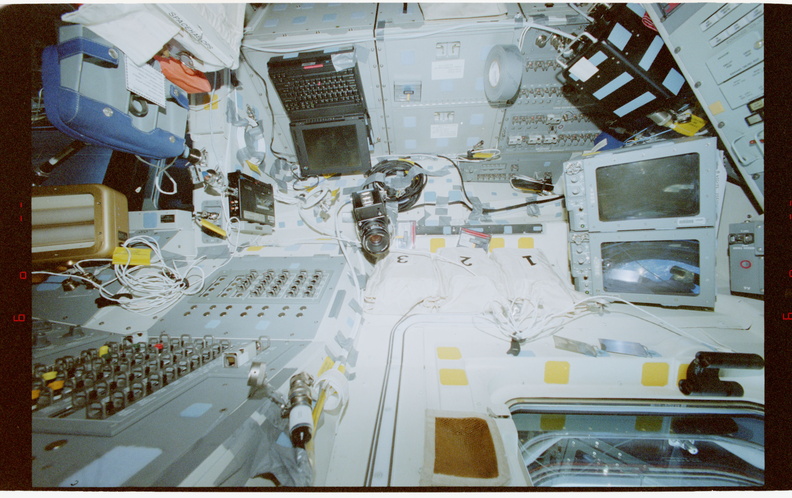 STS079-345-014.jpg