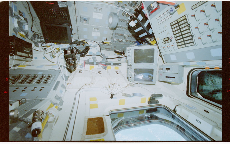 STS079-345-015.jpg