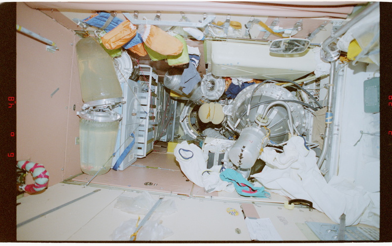 STS079-350-021.jpg