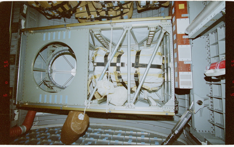 STS079-368-005.jpg