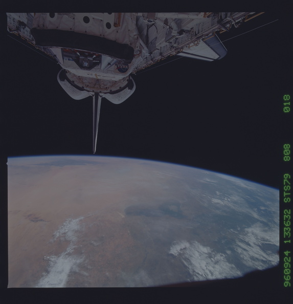 STS079-808-018.jpg