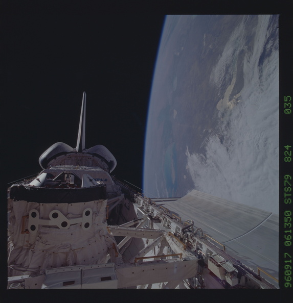 STS079-824-035.jpg