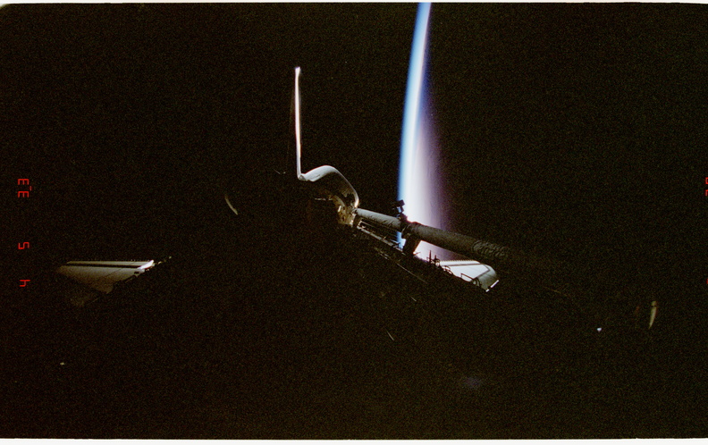 STS080-337-017.jpg
