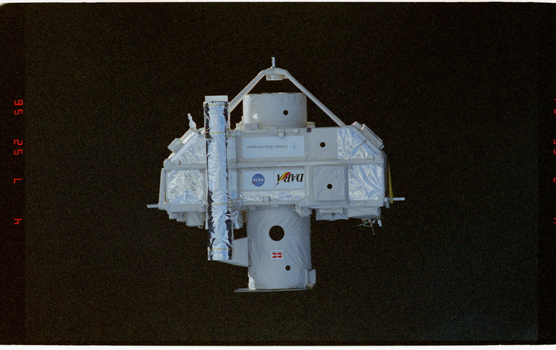 STS080-378-018.jpg