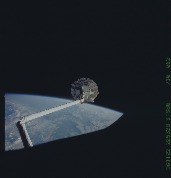 STS080-710-062.jpg