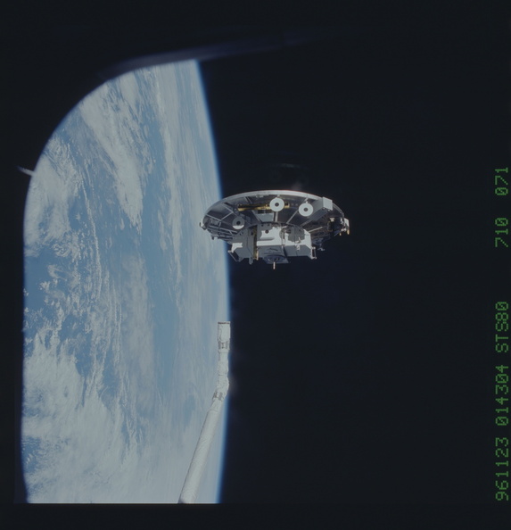 STS080-710-071.jpg
