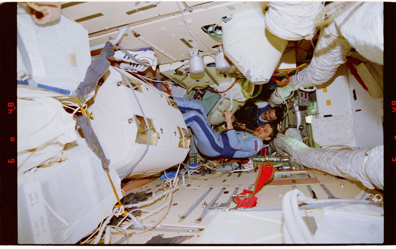STS081-304-030.jpg
