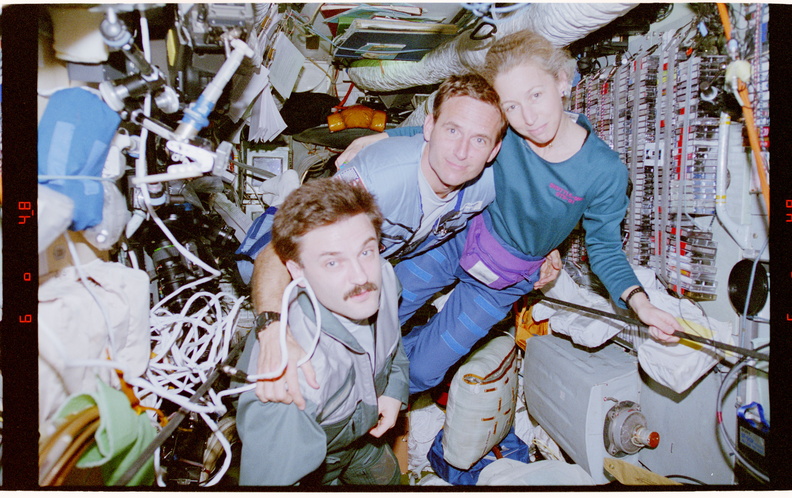 STS081-306-012.jpg