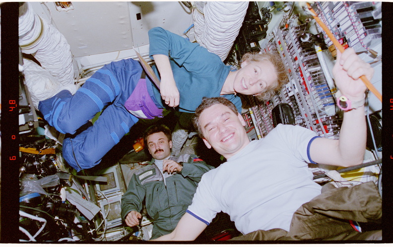 STS081-306-014.jpg