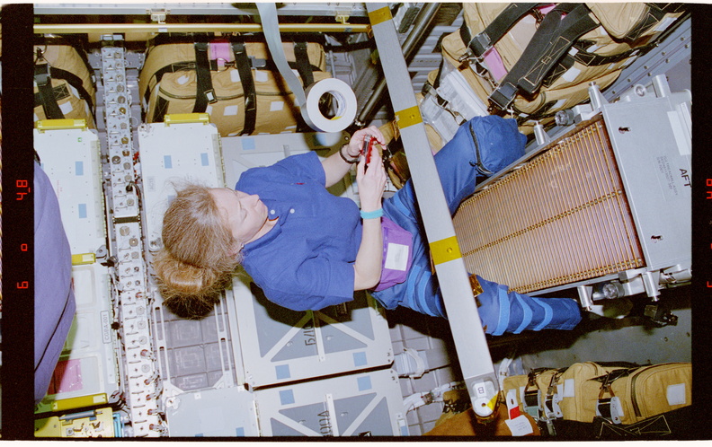 STS081-309-018.jpg