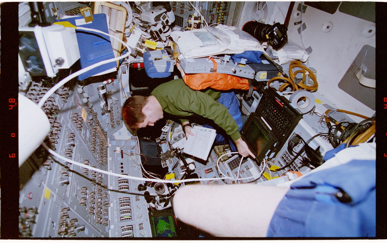 STS081-311-023.jpg
