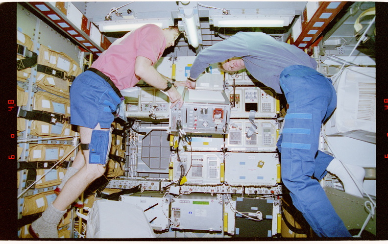 STS081-312-016.jpg