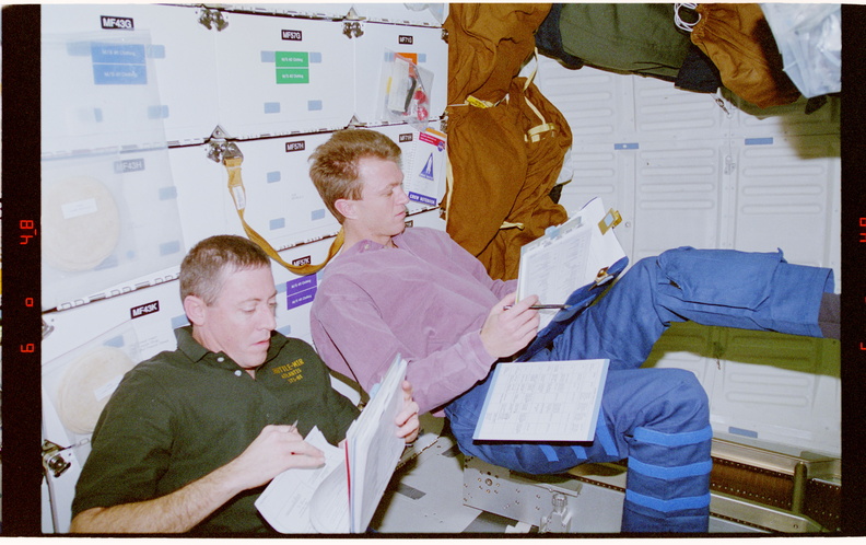 STS081-316-031.jpg