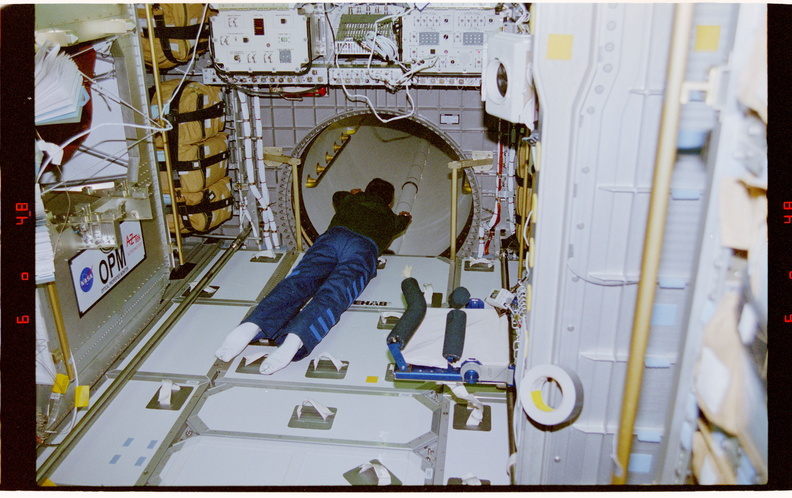 STS081-318-012.jpg
