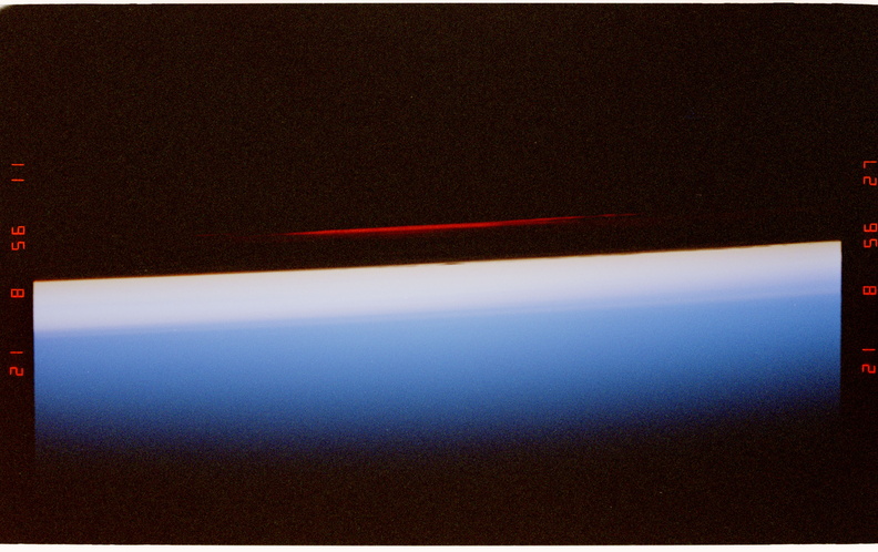 STS081-323-001.jpg