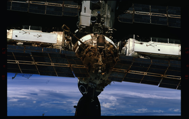 STS081-328-001.jpg