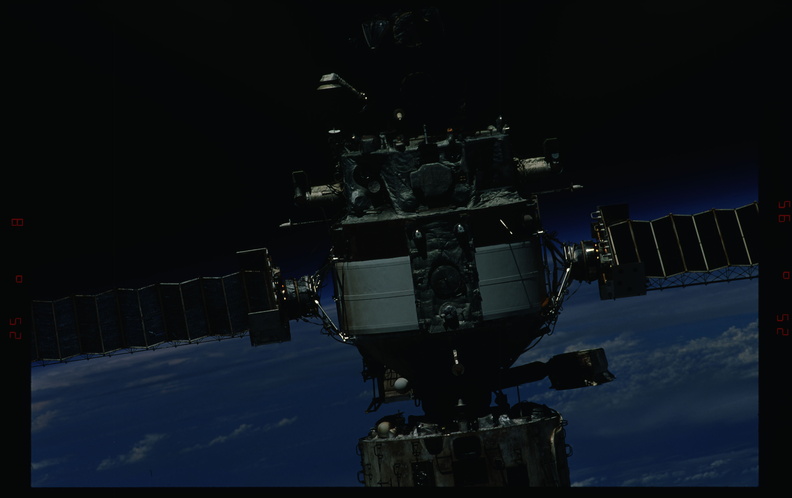 STS081-328-008.jpg