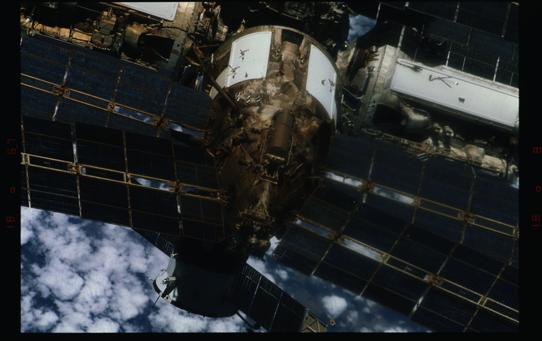 STS081-328-020.jpg