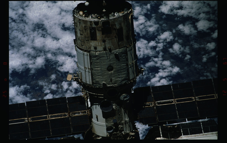 STS081-328-024.jpg