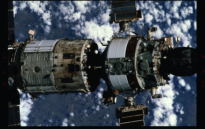 STS081-328-025.jpg