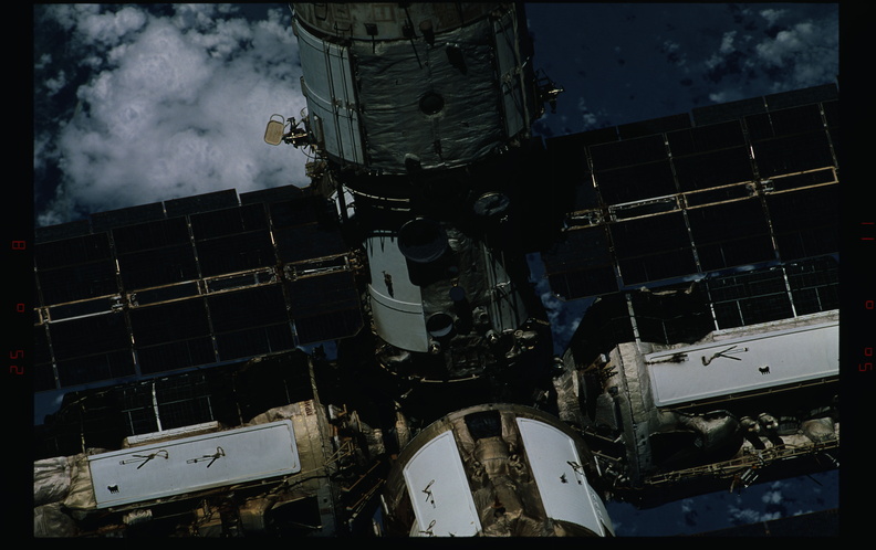 STS081-328-027.jpg