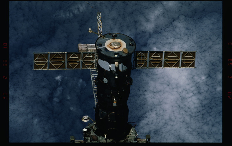 STS081-328-032.jpg