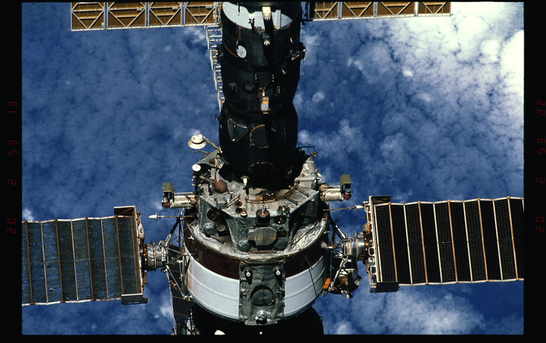 STS081-328-033.jpg