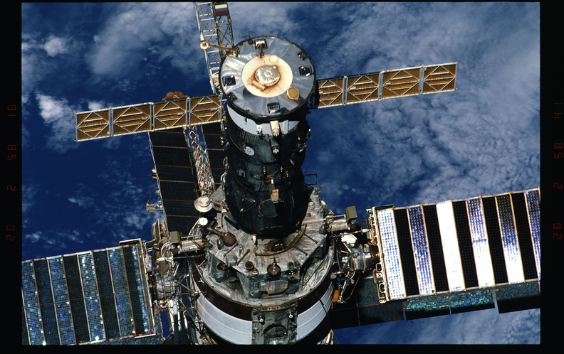 STS081-330-003.jpg