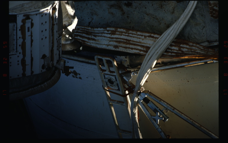 STS081-334-009.jpg