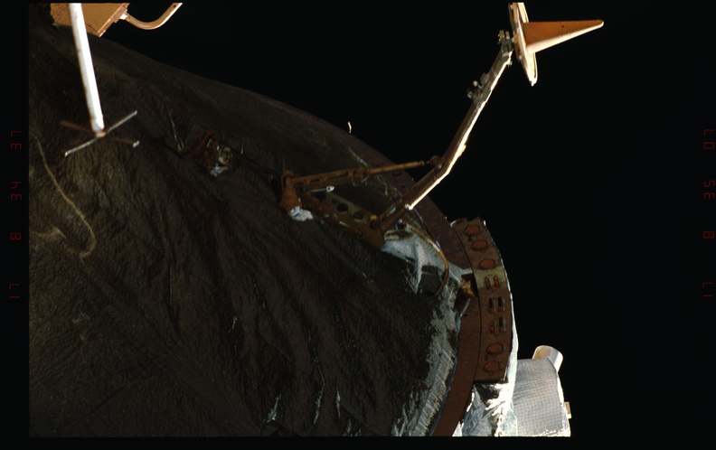 STS081-334-014.jpg